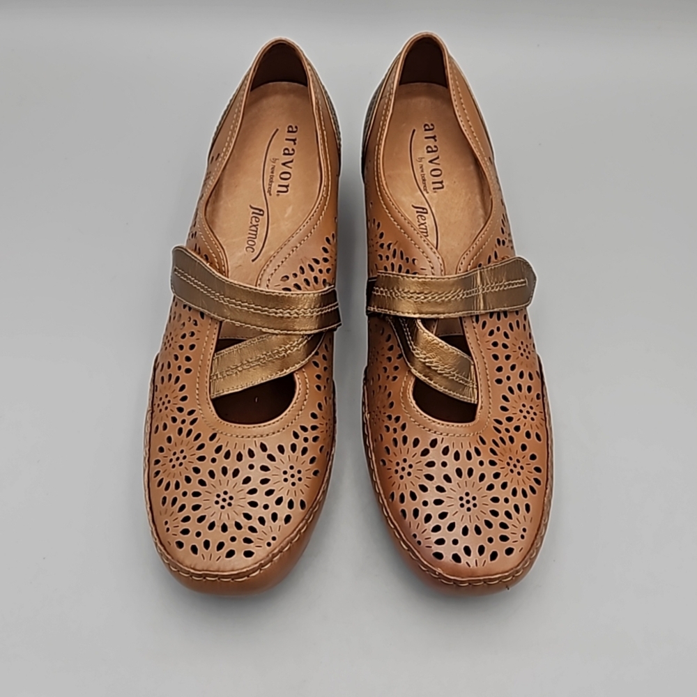 Aravon by New Balance leather mary jane Women size 12 tan brown comfort